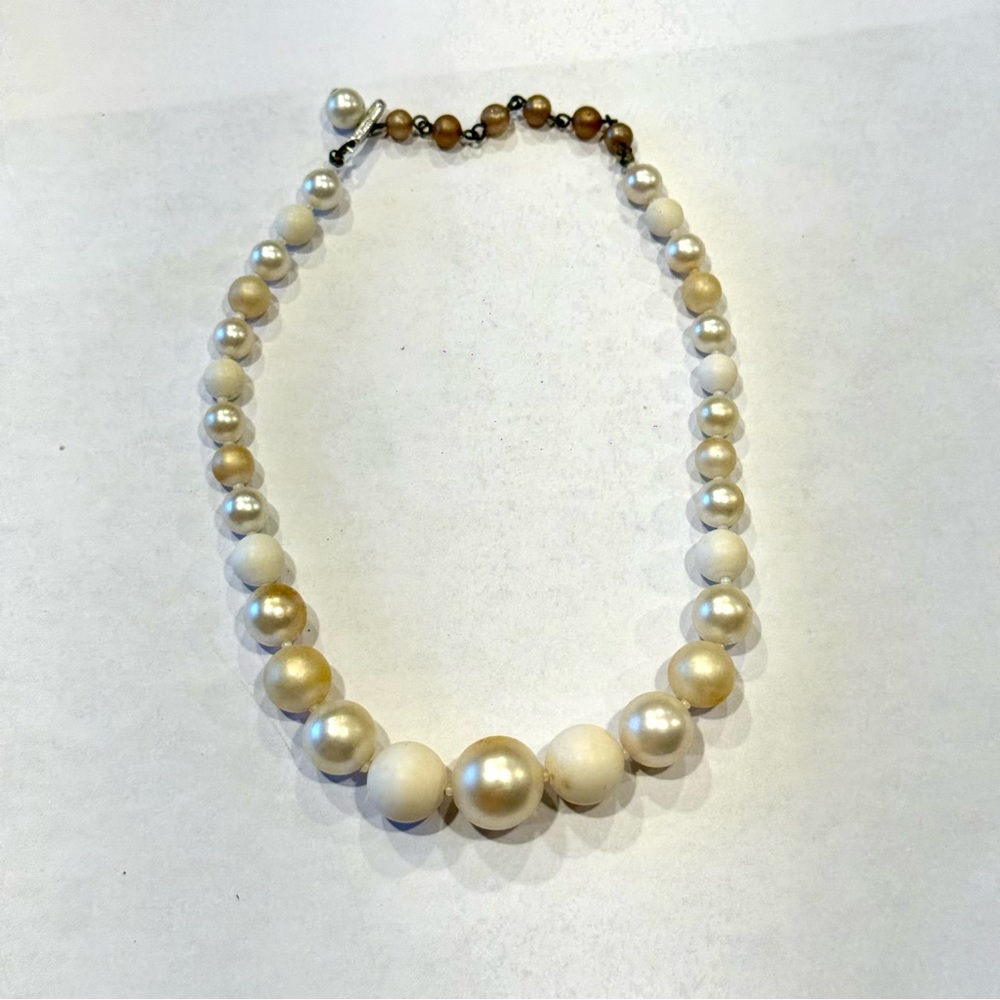 Vintage 1950s Elegant Faux Pearl Necklace Choker White and Gold Retro 50s